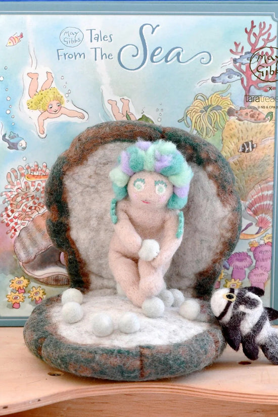 May Gibbs - Little Obelia Clam Shell