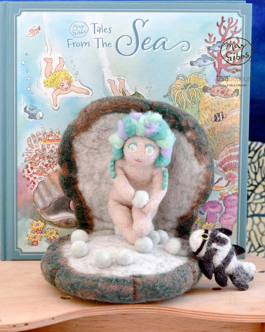 May Gibbs - Little Obelia Clam Shell
