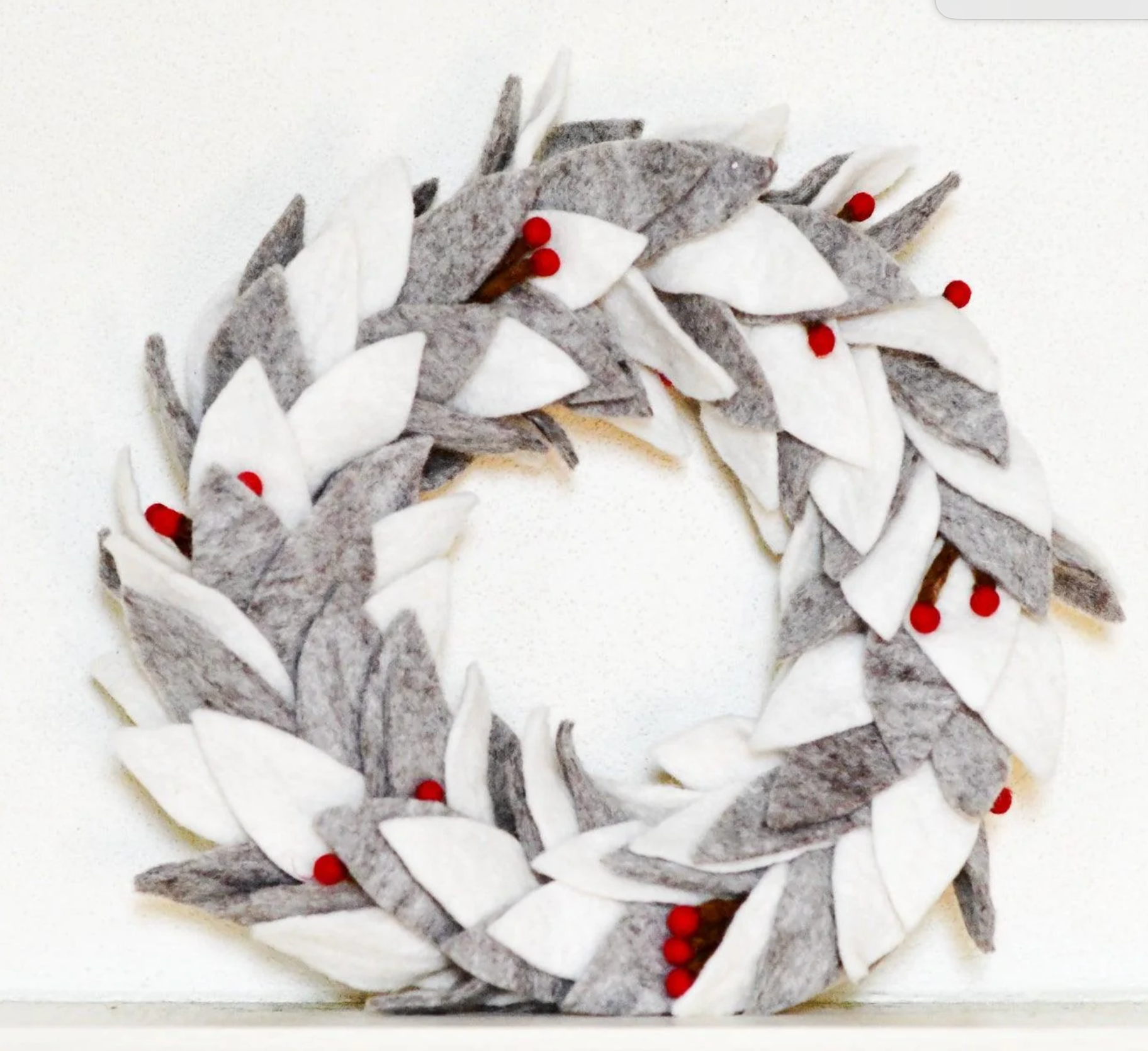 Christmas Wreath Grey and White Leaves