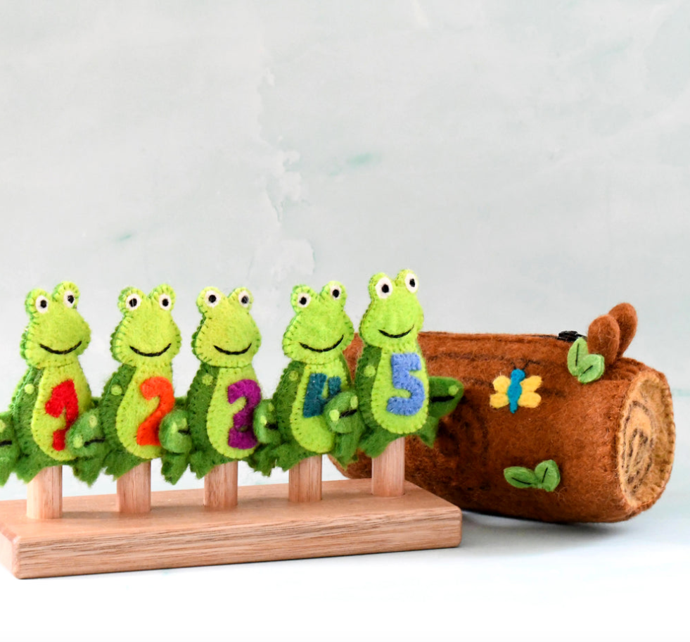 Finger Puppets - 5 Little Speckled Frogs with Log Bag