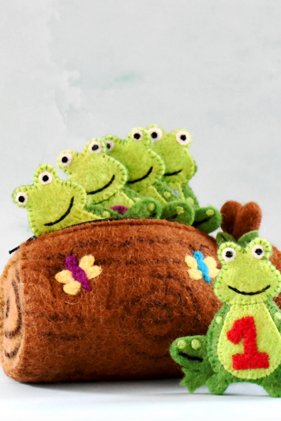 Finger Puppets 5 Little Speckled Frogs with Log Bag