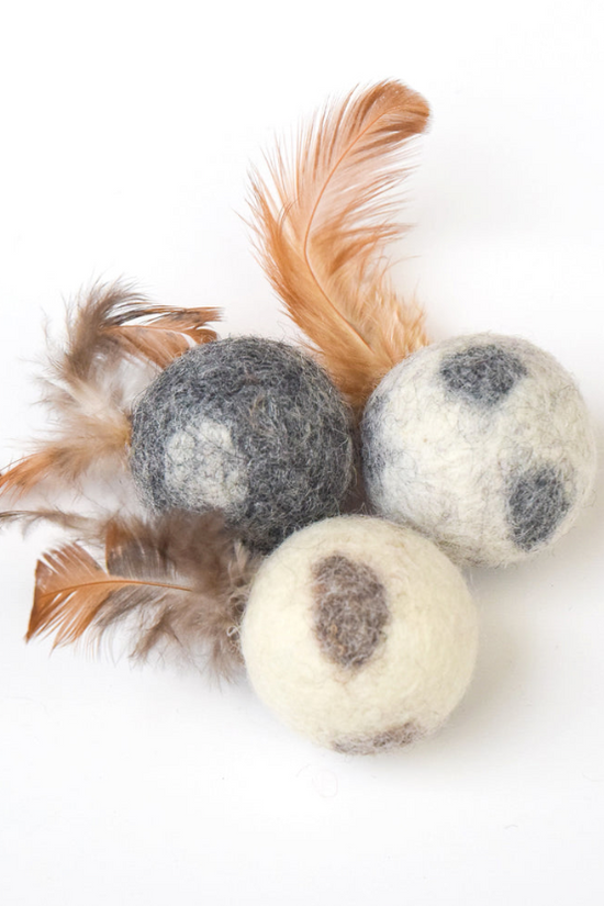 Feather Ball with Dots (Set of 3)
