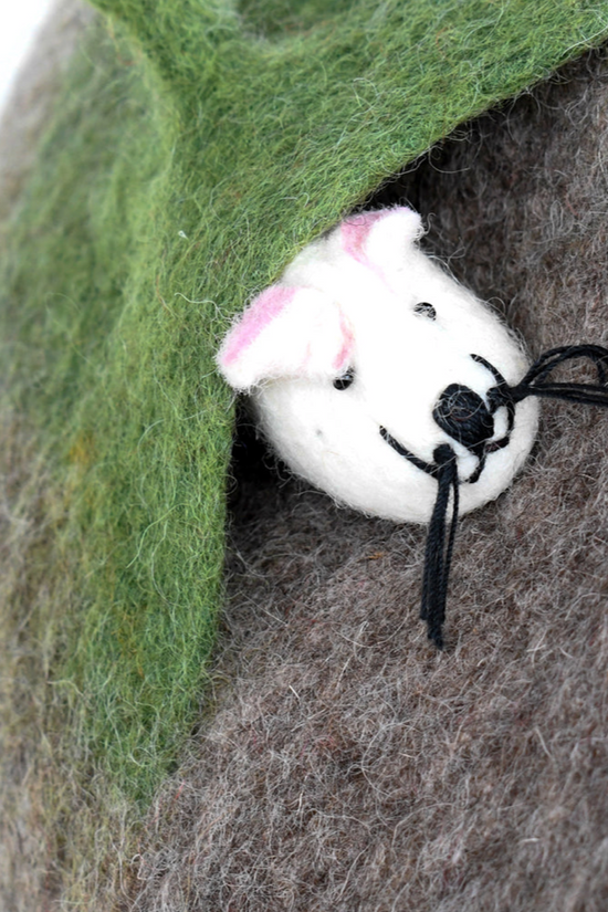 Felt toadstool Cave with wool mouse