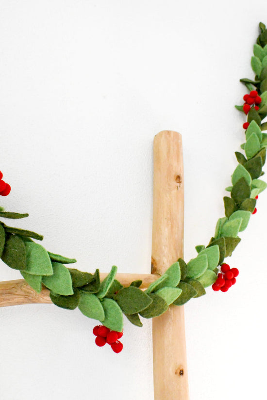 Felt Garland Holly